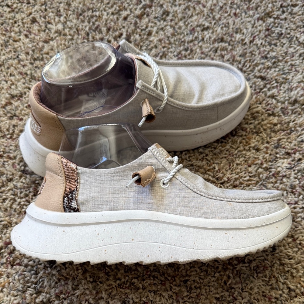 Hey Dude Womens Wendy Peak Shoes in Cream and Tan